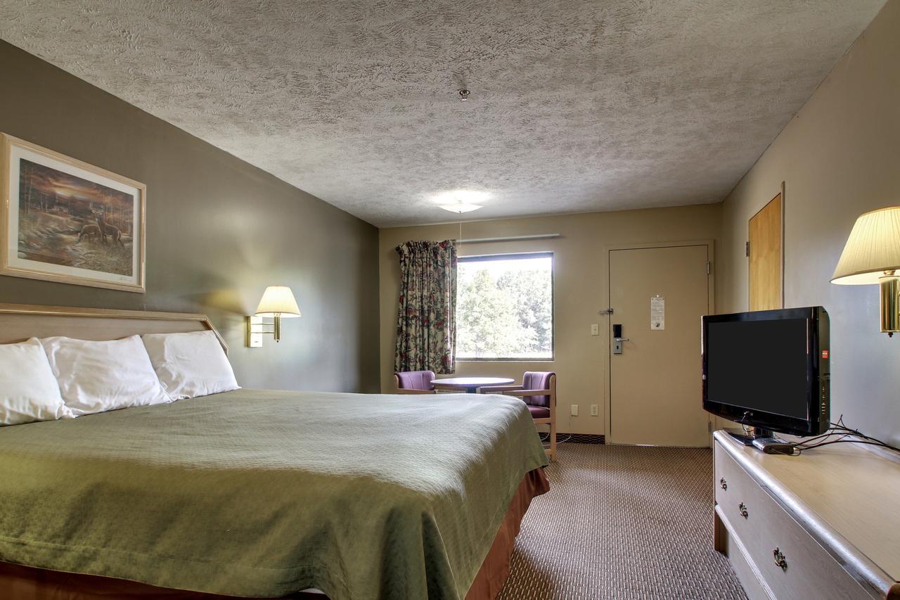 Oak Tree Inn Durant Екстер'єр фото